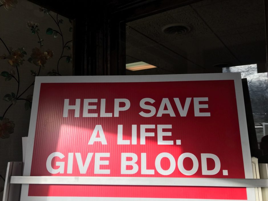 A sign saying "Help Save a Life. Give Blood"