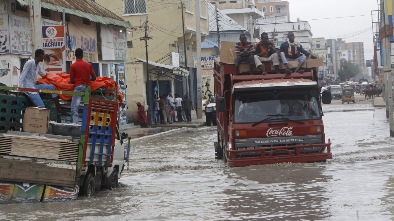 People avoiding flood in Somalia