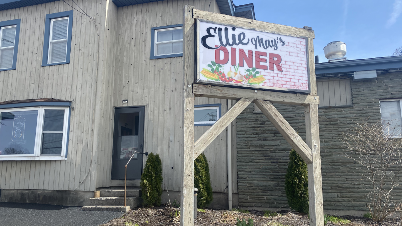 Front of Ellie May's Diner