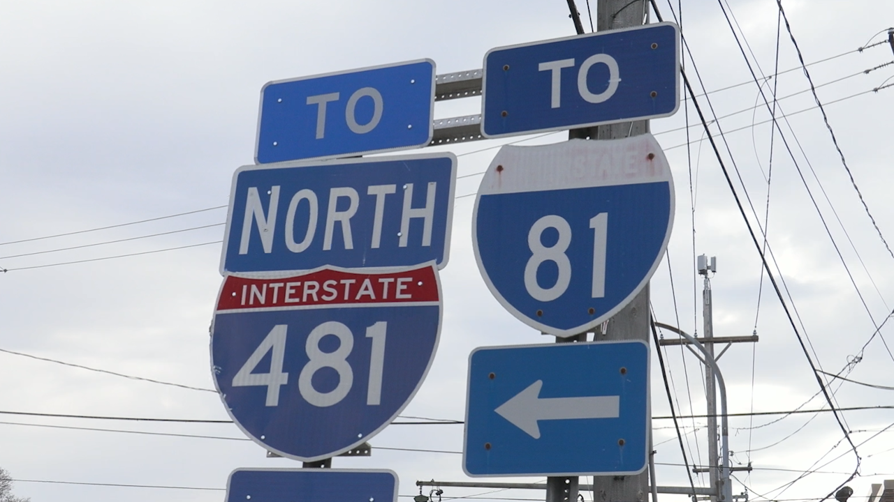 picture of I-81 and 481 south sign