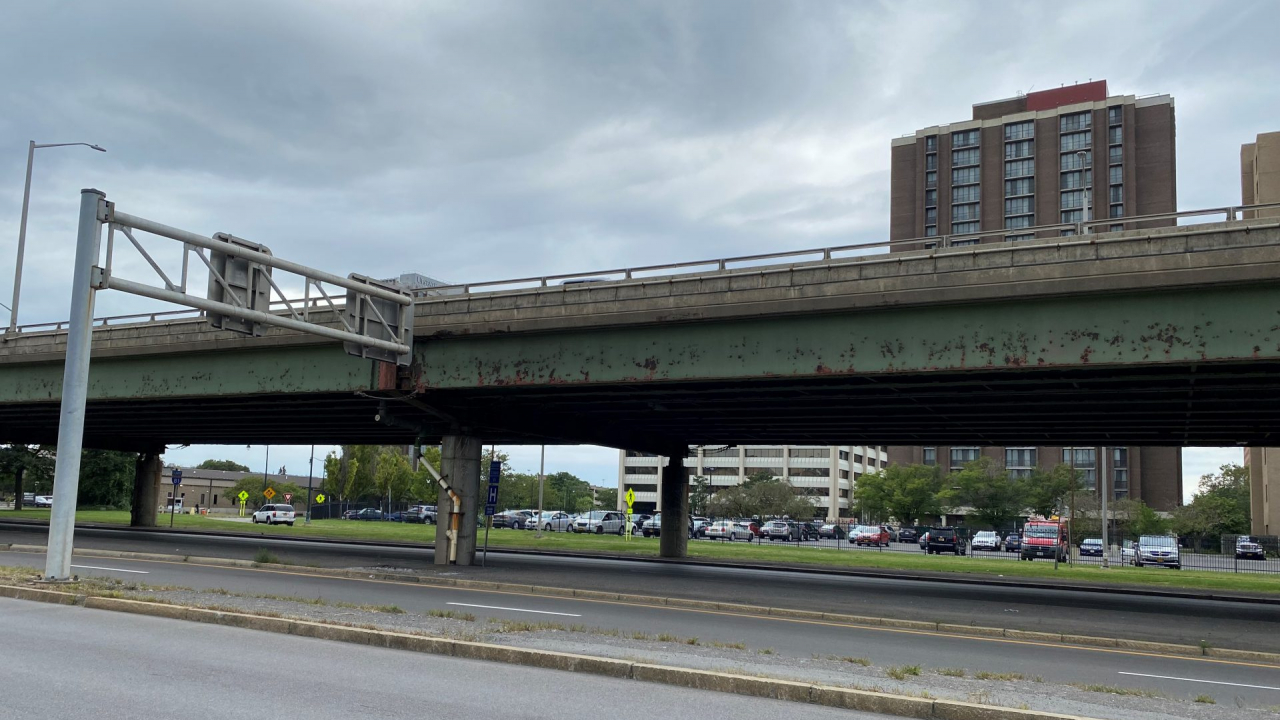 A picture of the I-81 viaduct.