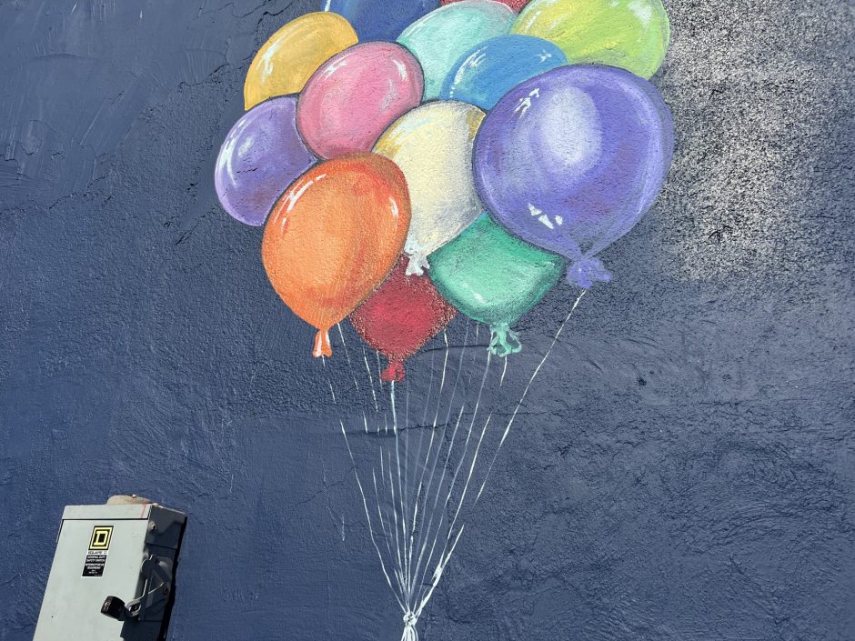 Balloons painted on wall