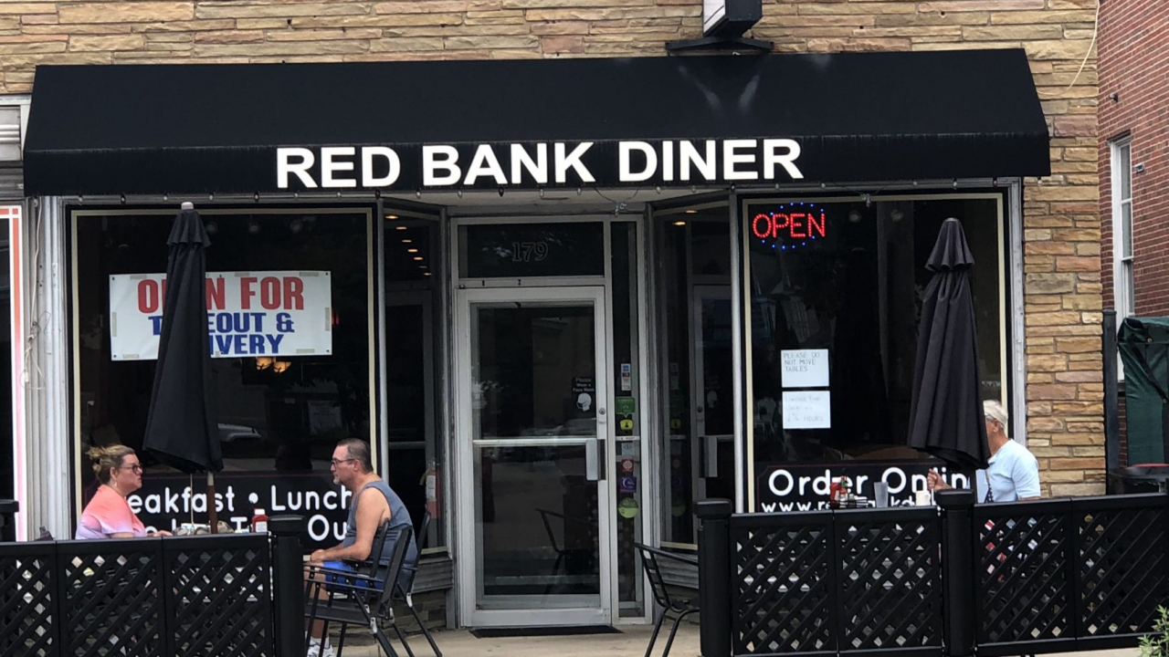 Customers eat outside of restaurant.
