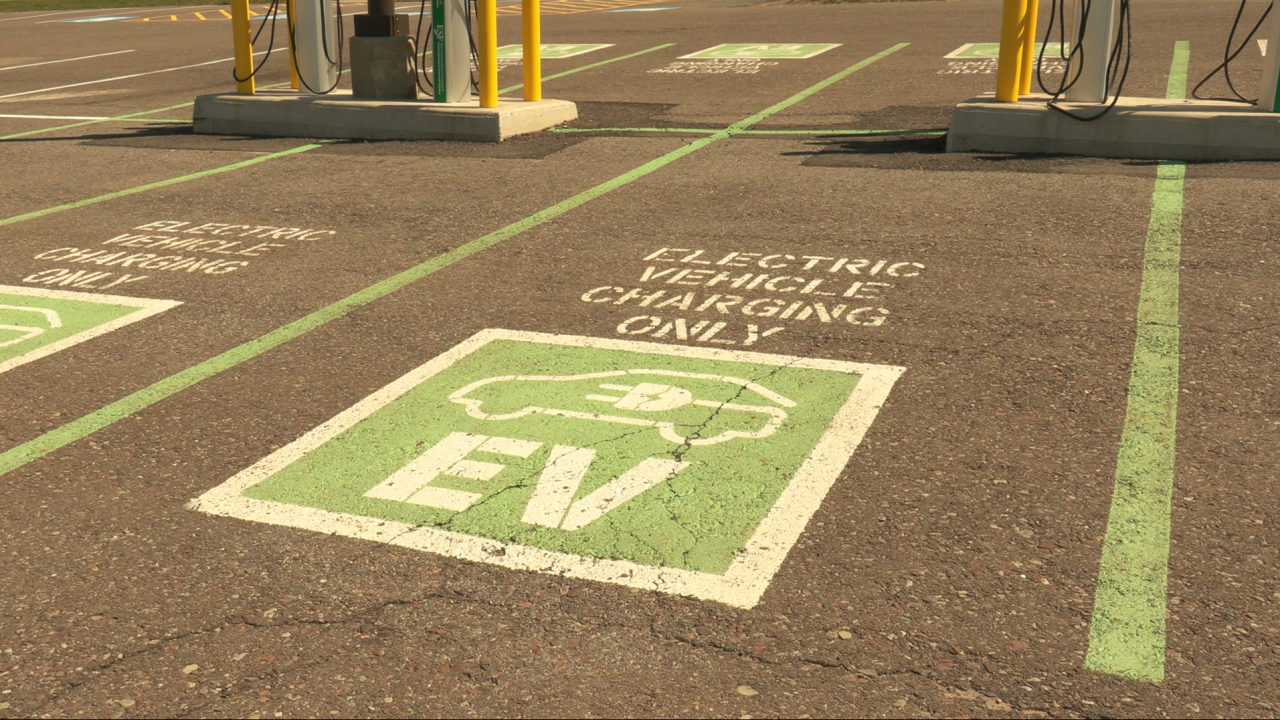 A green sighn painted on asphalt "EV"