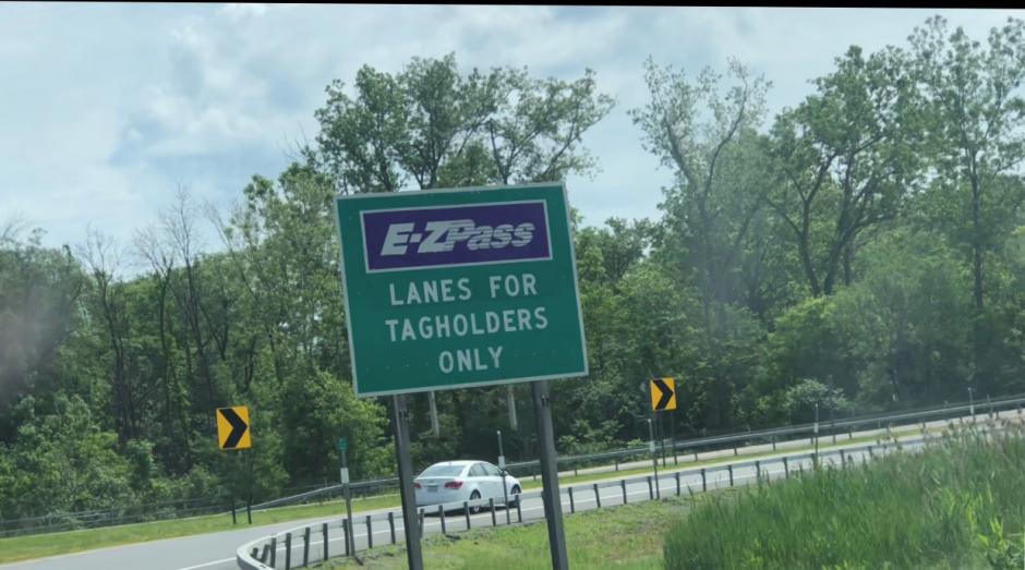 E-ZPass sign before entering the toll booth on the I-90 thruway