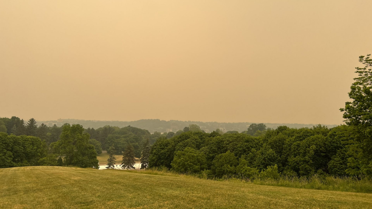 Yellow skies in Syracuse, NY from Canadian wildfire smoke