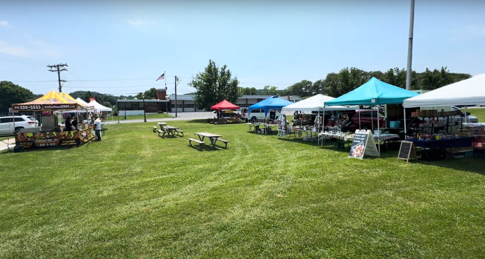 Farmers Market on lawn of Camillus Town Hall