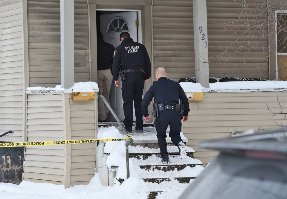 Syracuse police entering Syracuse residence