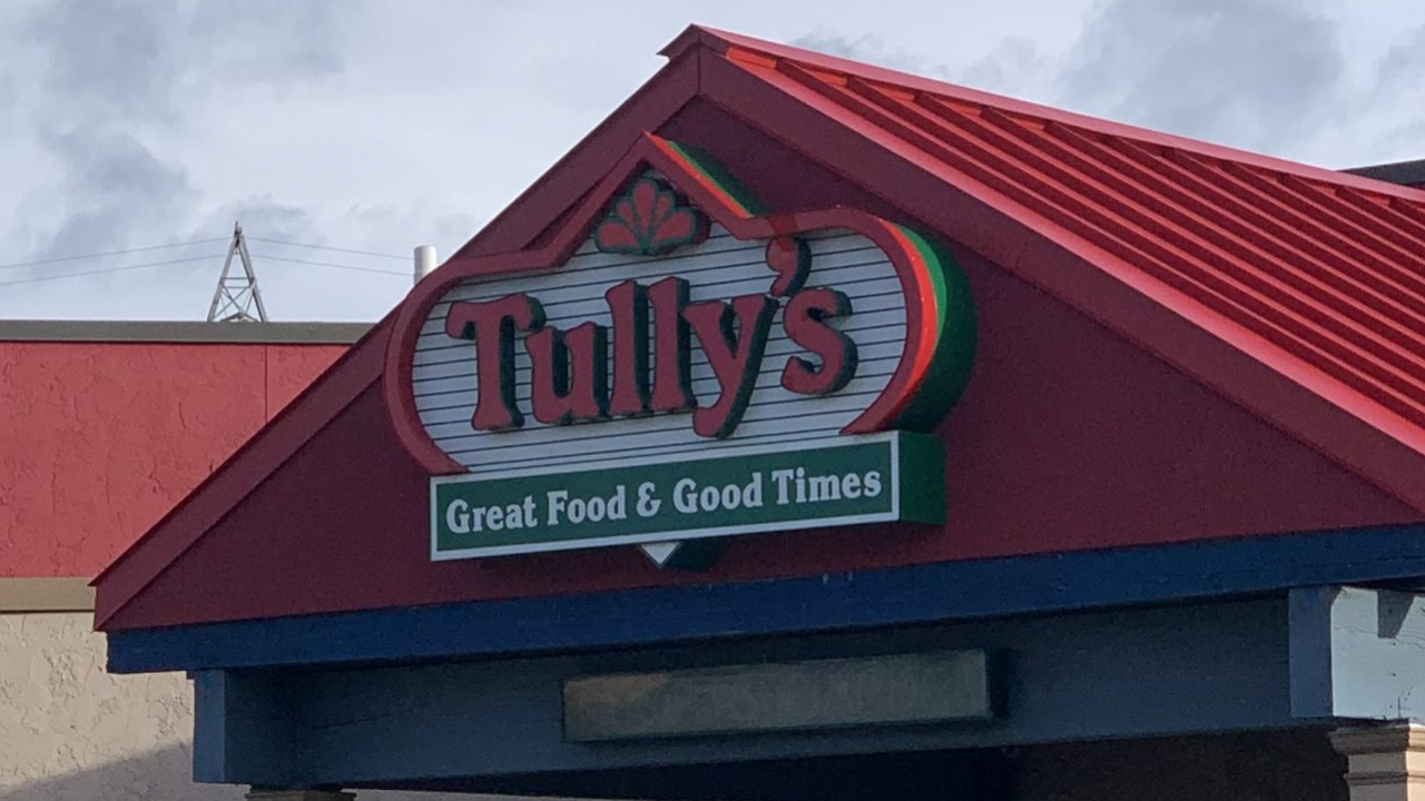 The front entrance to Tully's Good Times.